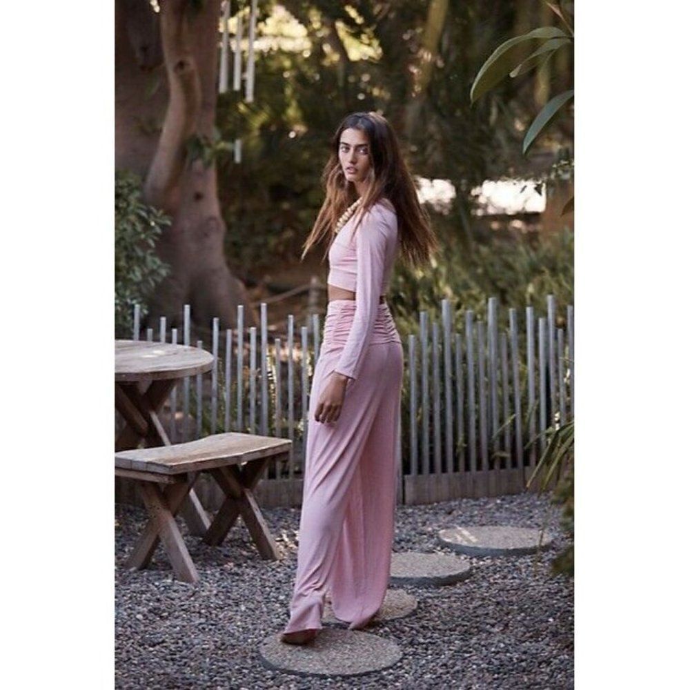 NEW FREE PEOPLE BEACH SELENA SET CROP TOP & WIDE LEG PANT SET SMOKED PINK - Picture 2 of 4